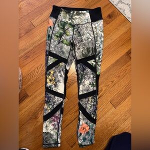 Calia by Carrie Underwood Limited Size M Fleuria - EUC